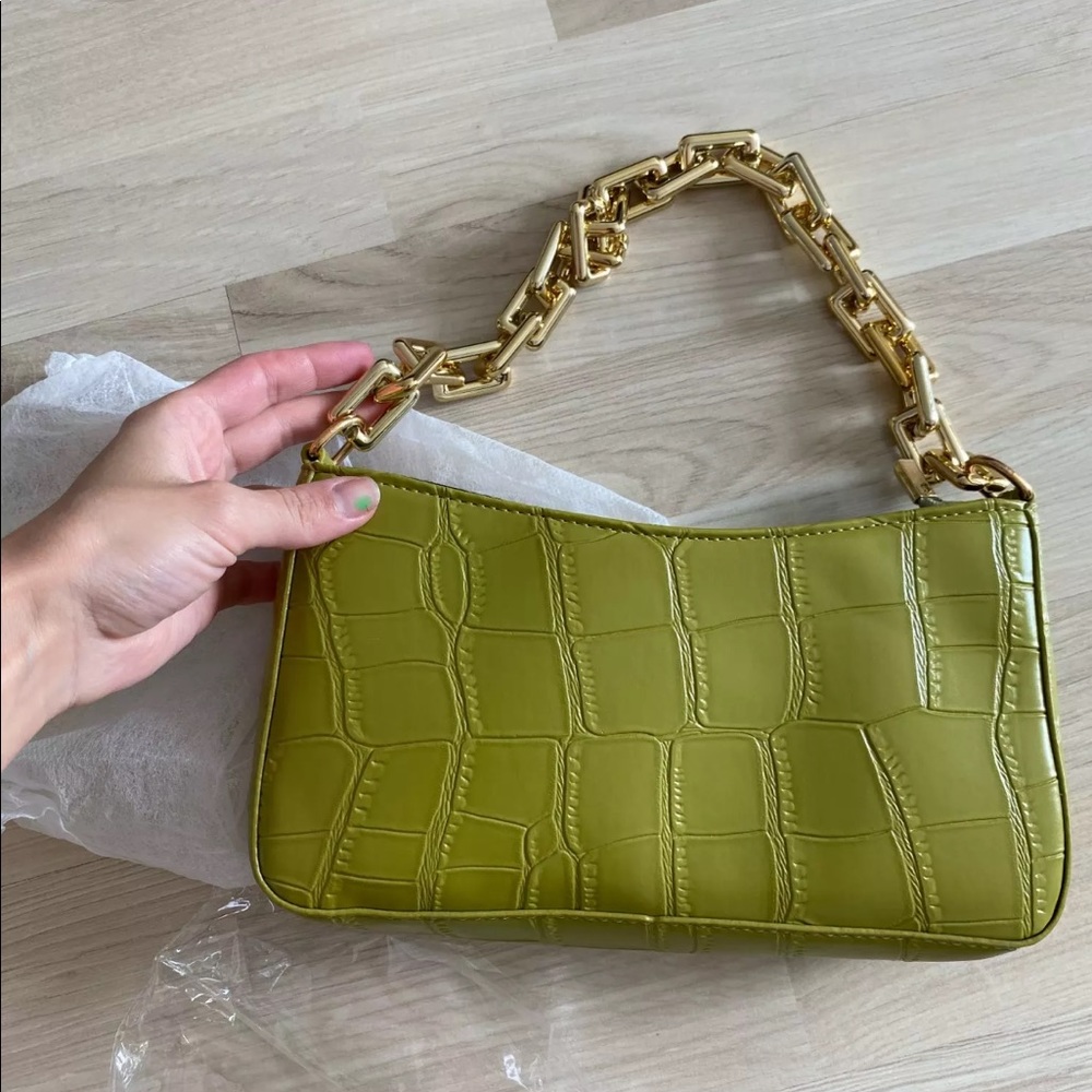 NWT green shoulder bag with gold straps - Picture 9 of 10